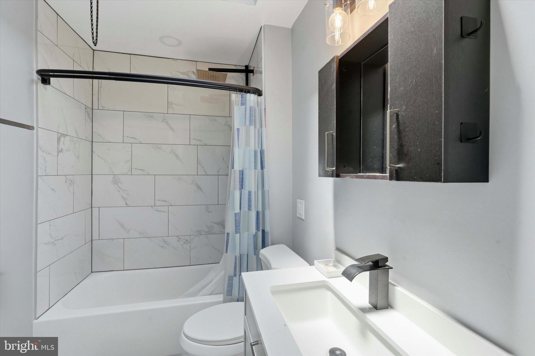 443 Fern Street Philadelphia, PA 19120 - Photo 13 of 14 Upgraded bathroom on floor 2