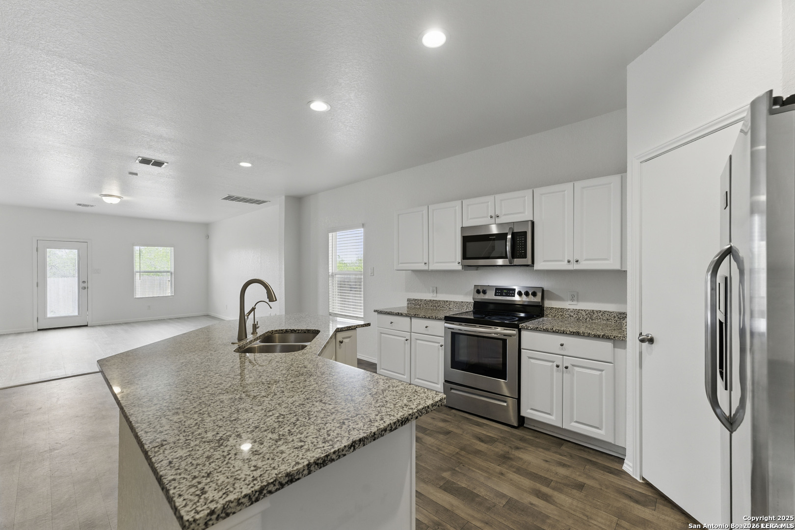 6943 Shell Beach Converse, TX 78109 - Photo 4 of 21 Gallery Image 4