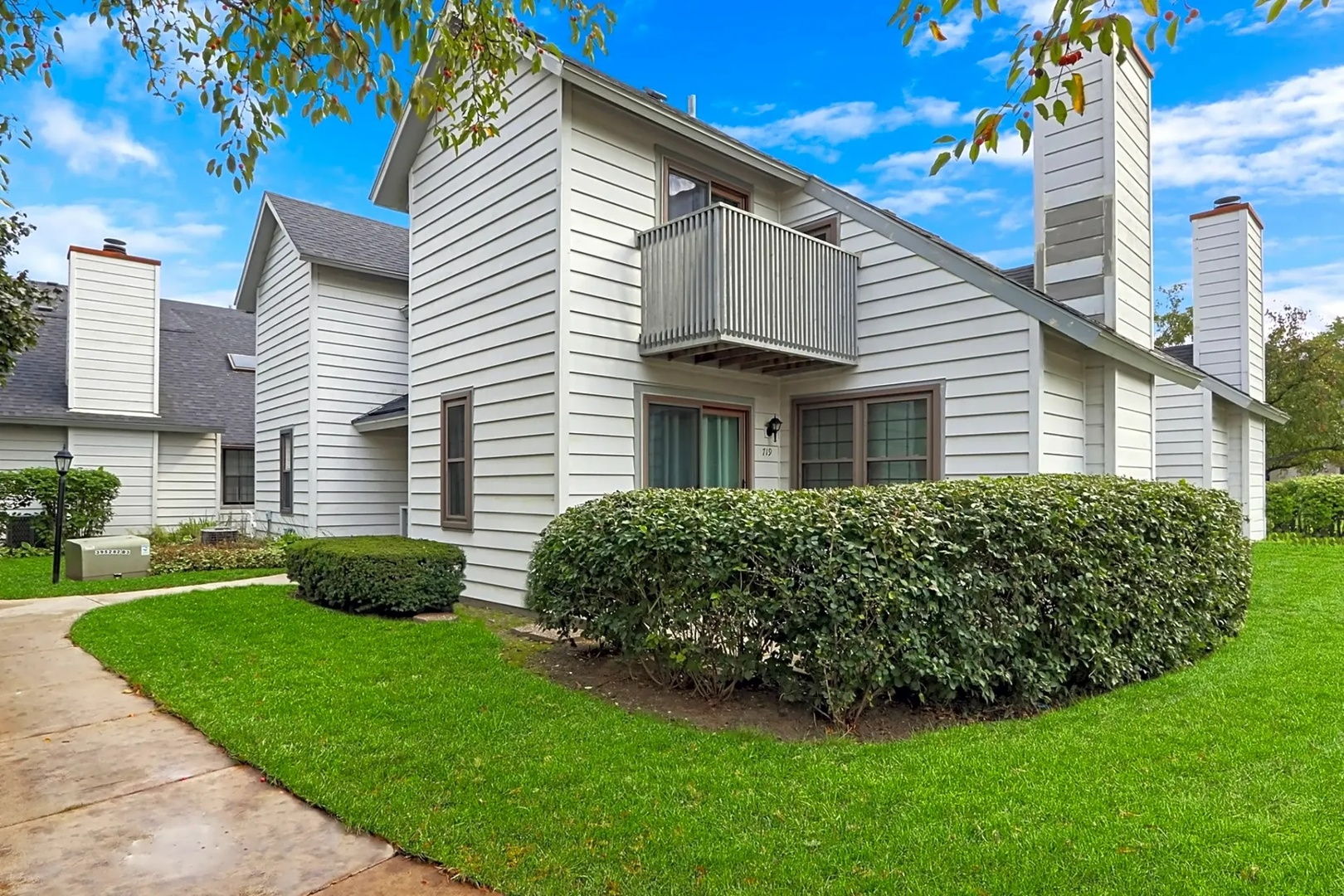 719 Wakefield Road Gurnee, IL 60031 - Photo 2 of 20