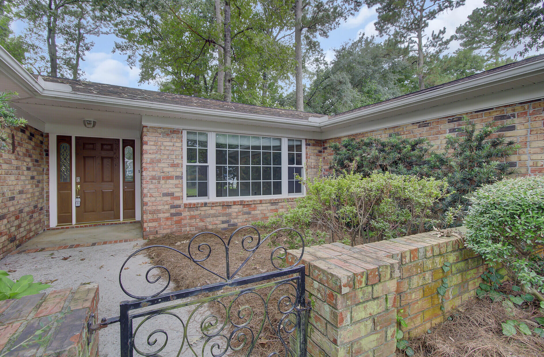 111 Sweetbriar Road Summerville, SC 29485 - Photo 2 of 31 04_4_mls