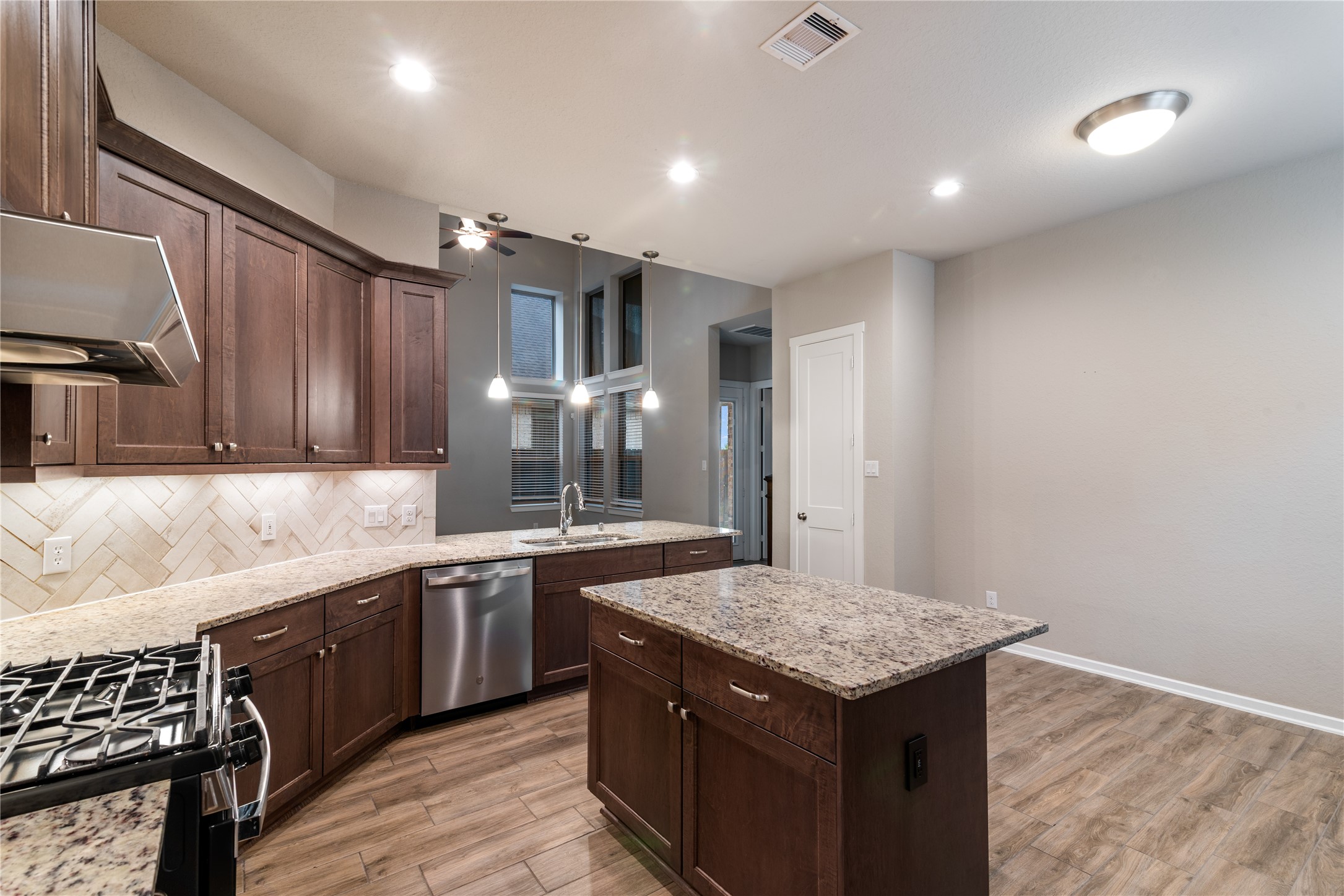 4702 Primrose Valley Lane Fulshear, TX 77441 - Photo 4 of 37