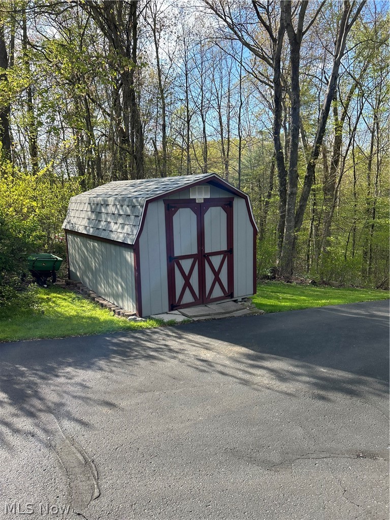 8871 Clinton Road Cambridge, OH 43725 - Photo 32 of 33 View of outdoor structure