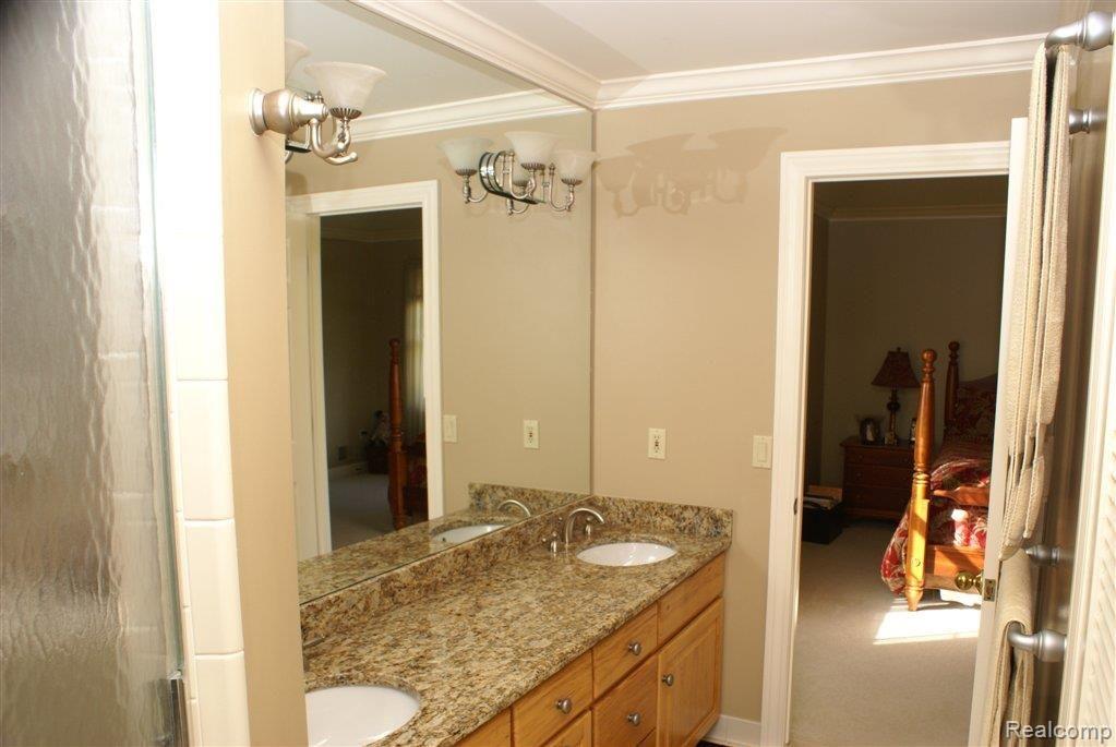 3100 Cook Court Rochester, MI 48306 - Photo 14 of 18 DSC05899.JPG