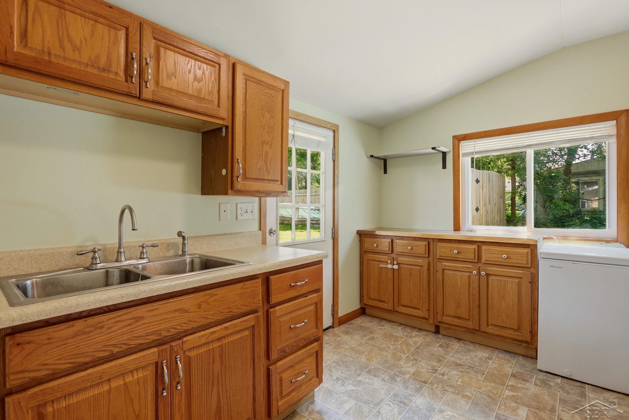 1177 South Poseyville Road Midland, MI 48640 - Photo 10 of 32