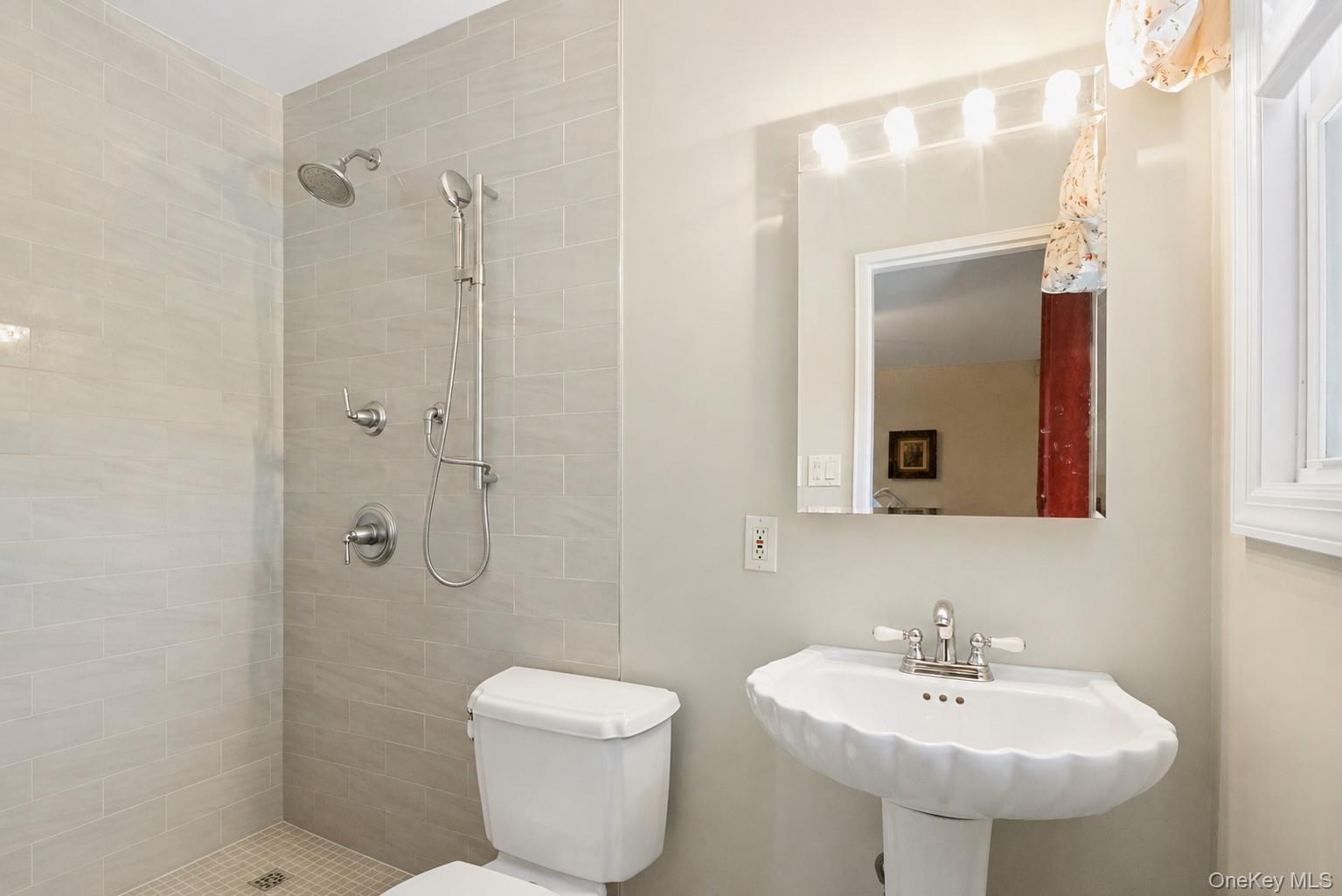 82 Holbrooke Road White Plains, NY 10605 - Photo 18 of 33 Photo has been Edited