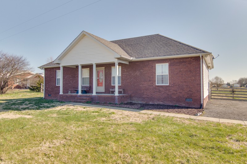 894 Mt Vernon Road Bethpage, TN 37022 - Photo 2 of 34 a view of a house with a yard