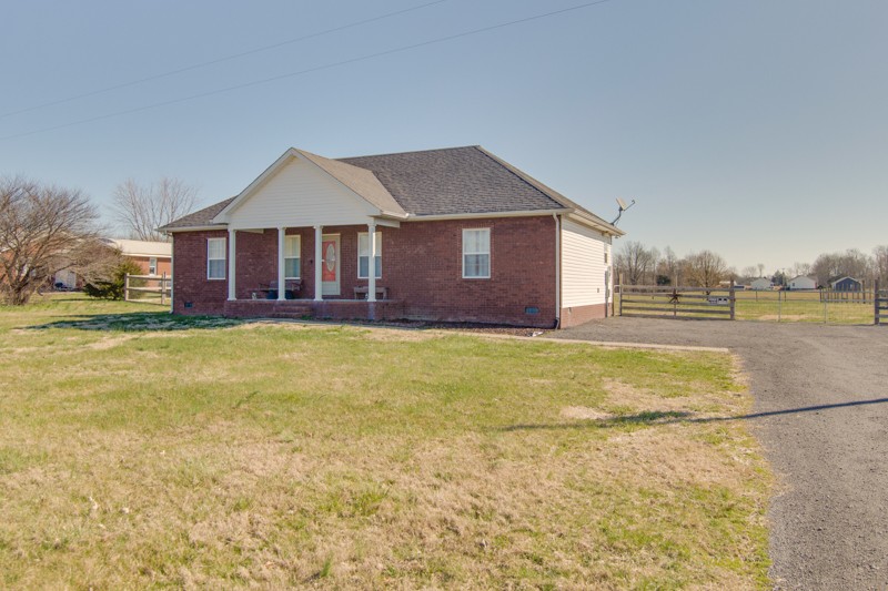 894 Mt Vernon Road Bethpage, TN 37022 - Photo 3 of 34 a front view of a house with a yard