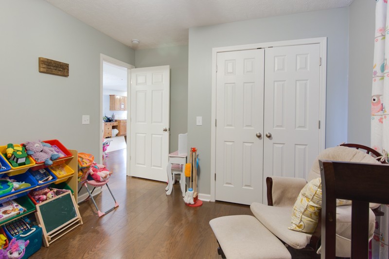 894 Mt Vernon Road Bethpage, TN 37022 - Photo 34 of 34 a living room with furniture and wooden floor