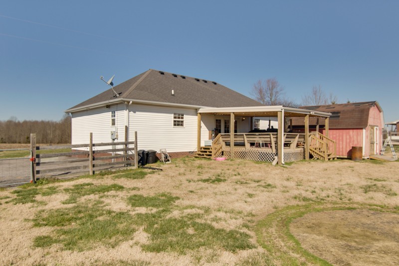 894 Mt Vernon Road Bethpage, TN 37022 - Photo 4 of 34 a view of a house with a backyard