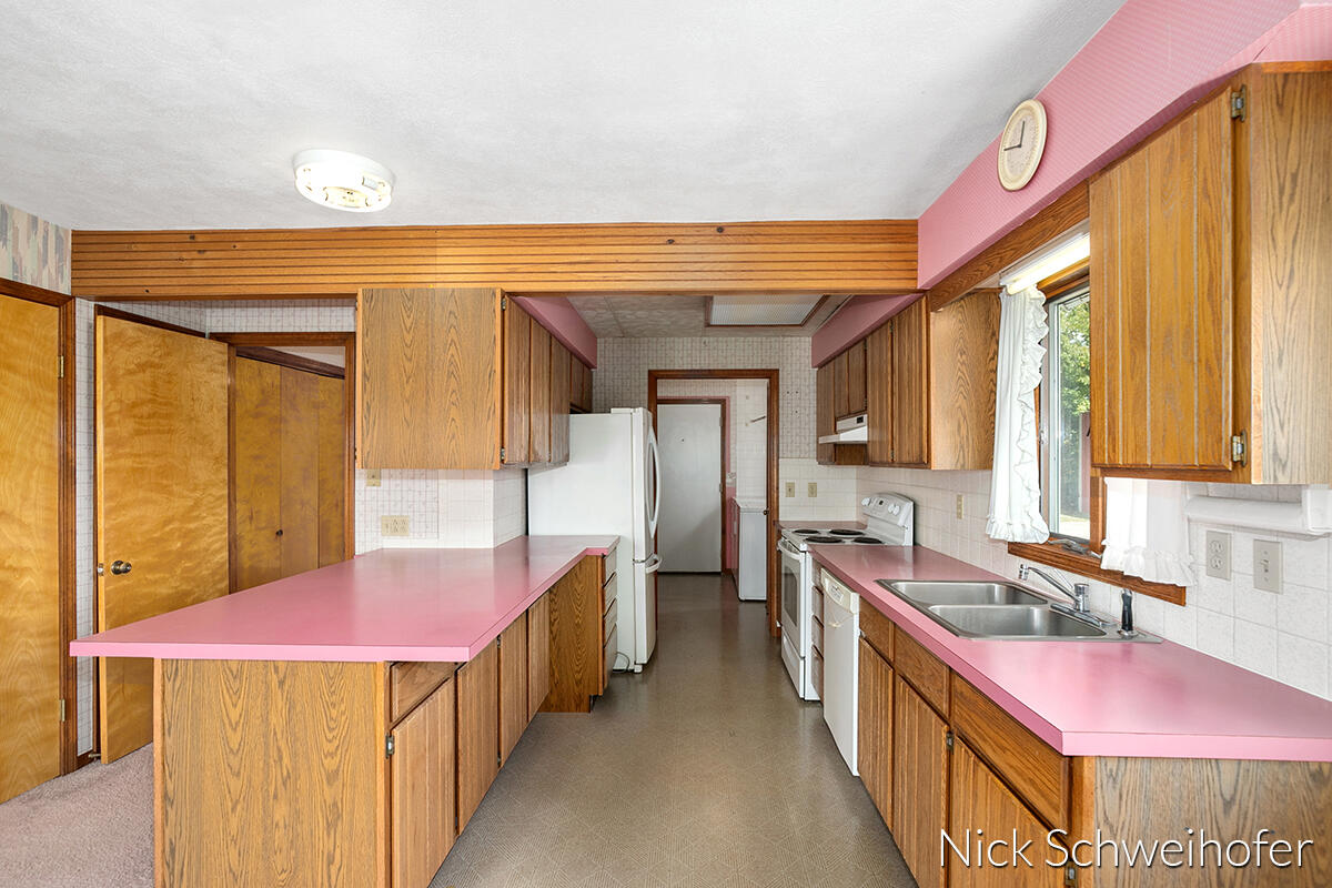 2511 South Grow Road Sidney, MI 48885 - Photo 7 of 48 IMG_1008