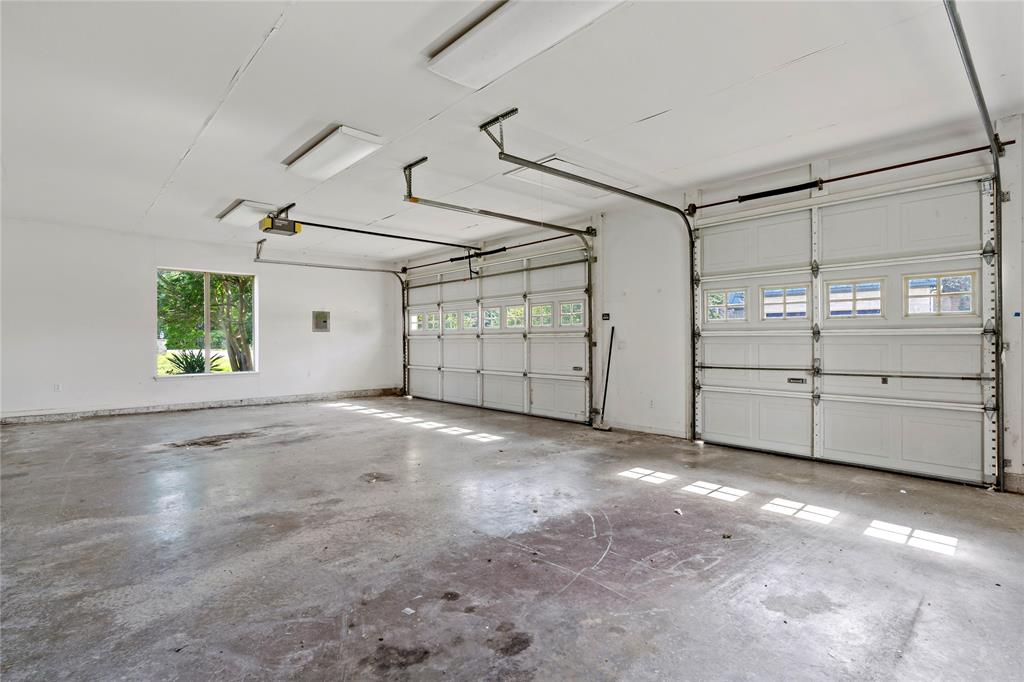 4905 Trails End Road Paris, TX 75462 - Photo 32 of 33 a view of a garage