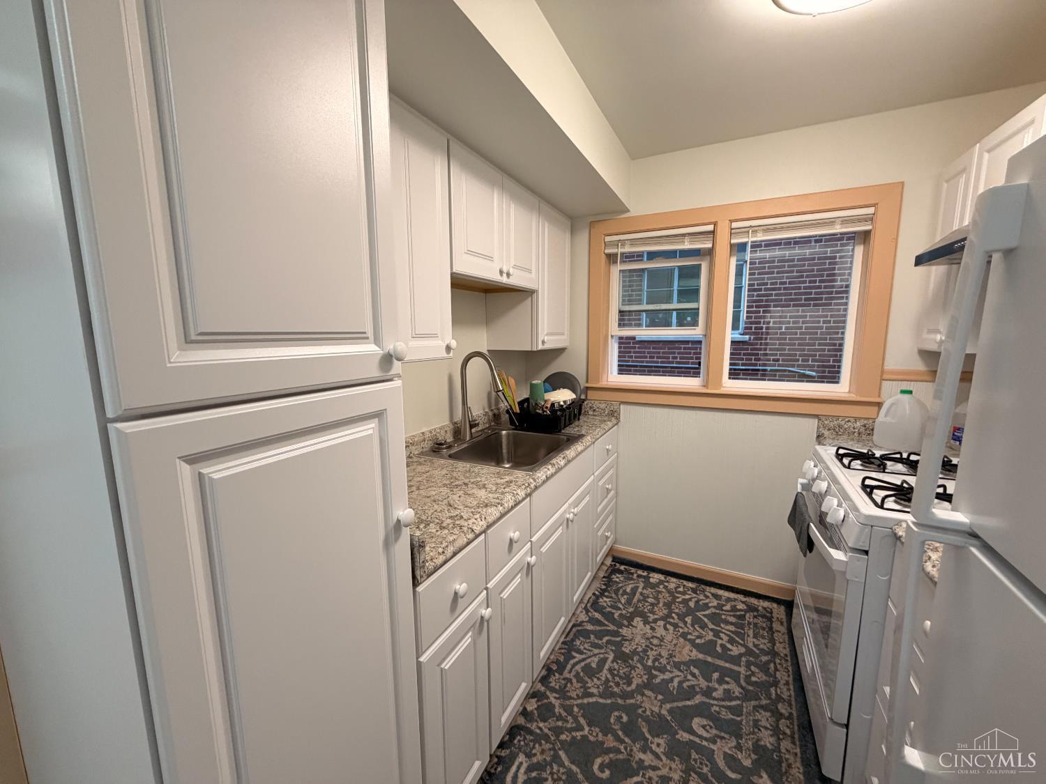 1589 Summit Road Cincinnati, OH 45237 - Photo 7 of 36