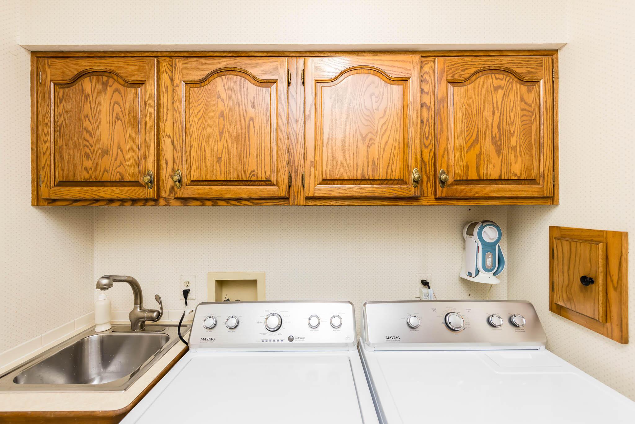 901 Riva Ridge Boulevard Columbus, OH 43230 - Photo 22 of 48 1st Floor Laundry