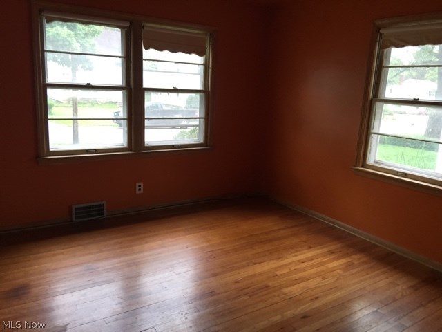 4039 Buxton Road Cleveland, OH 44121 - Photo 7 of 15