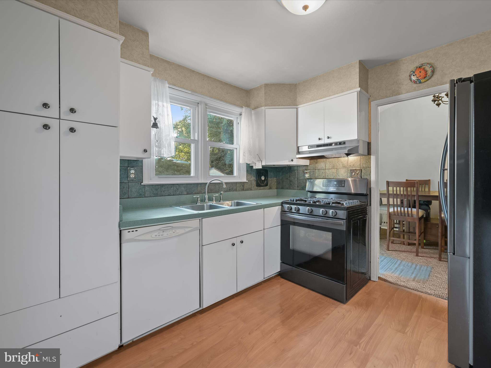 413 North Hammonds Ferry Road Linthicum Heights, MD 21090 - Photo 17 of 36 Kitchen