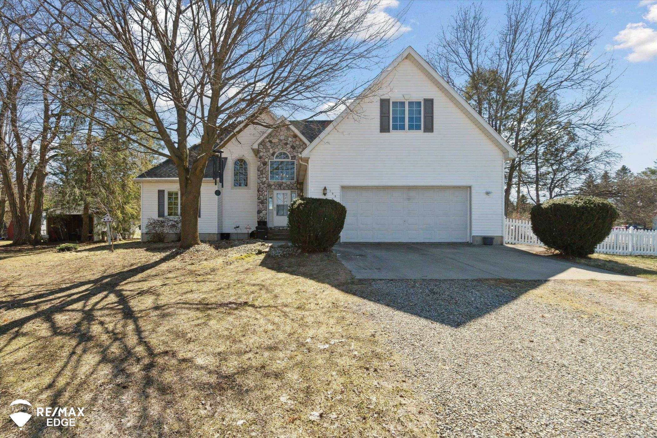 193 Turrill Road Lapeer, MI 48446 - Photo 3 of 49 50168993-7e9a2c80-47dd-47c0-8978-c5d13749ff37.JPG