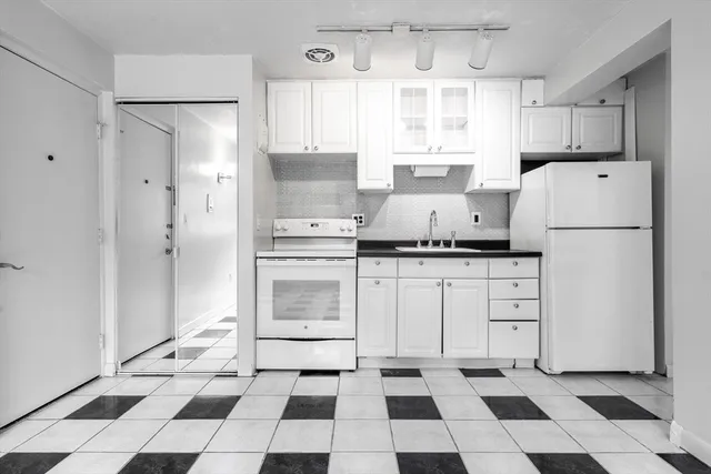 $280,000 | 10 Colonial Village Drive, Unit 2, Arlington, MA 02474