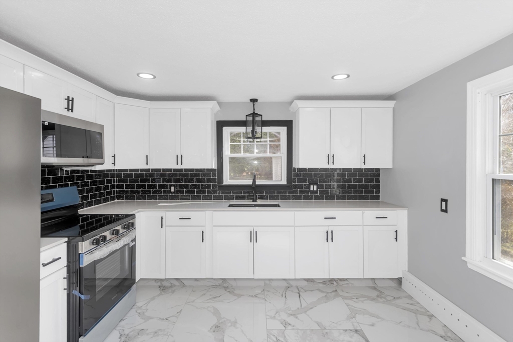 49 Bennett Street Chicopee, MA 01013 - Photo 12 of 41
