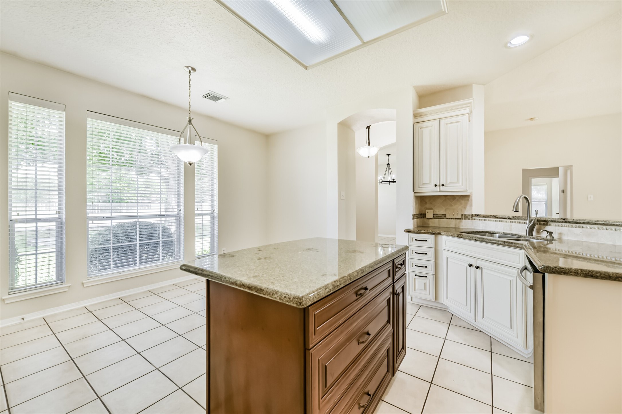 2401 Woody Road Pearland, TX 77581 - Photo 10 of 31