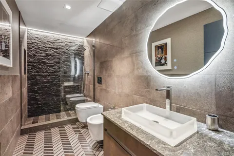 $3,198,000 | 23 Estates Terrace North, Manhasset, NY 11030