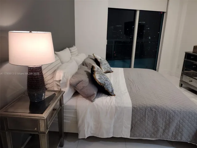 $5,500 | 60 Southwest 13th Street, Unit 4218, Miami, FL 33130