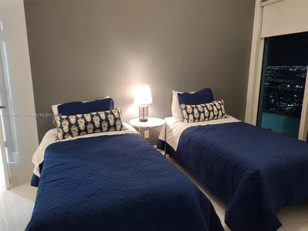 $5,500 | 60 Southwest 13th Street, Unit 4218, Miami, FL 33130