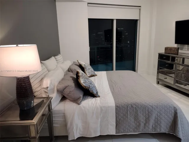 $5,500 | 60 Southwest 13th Street, Unit 4218, Miami, FL 33130