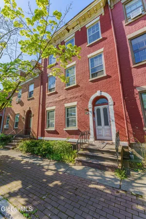 $325,000 | 90 Madison Avenue, Albany, NY 12202