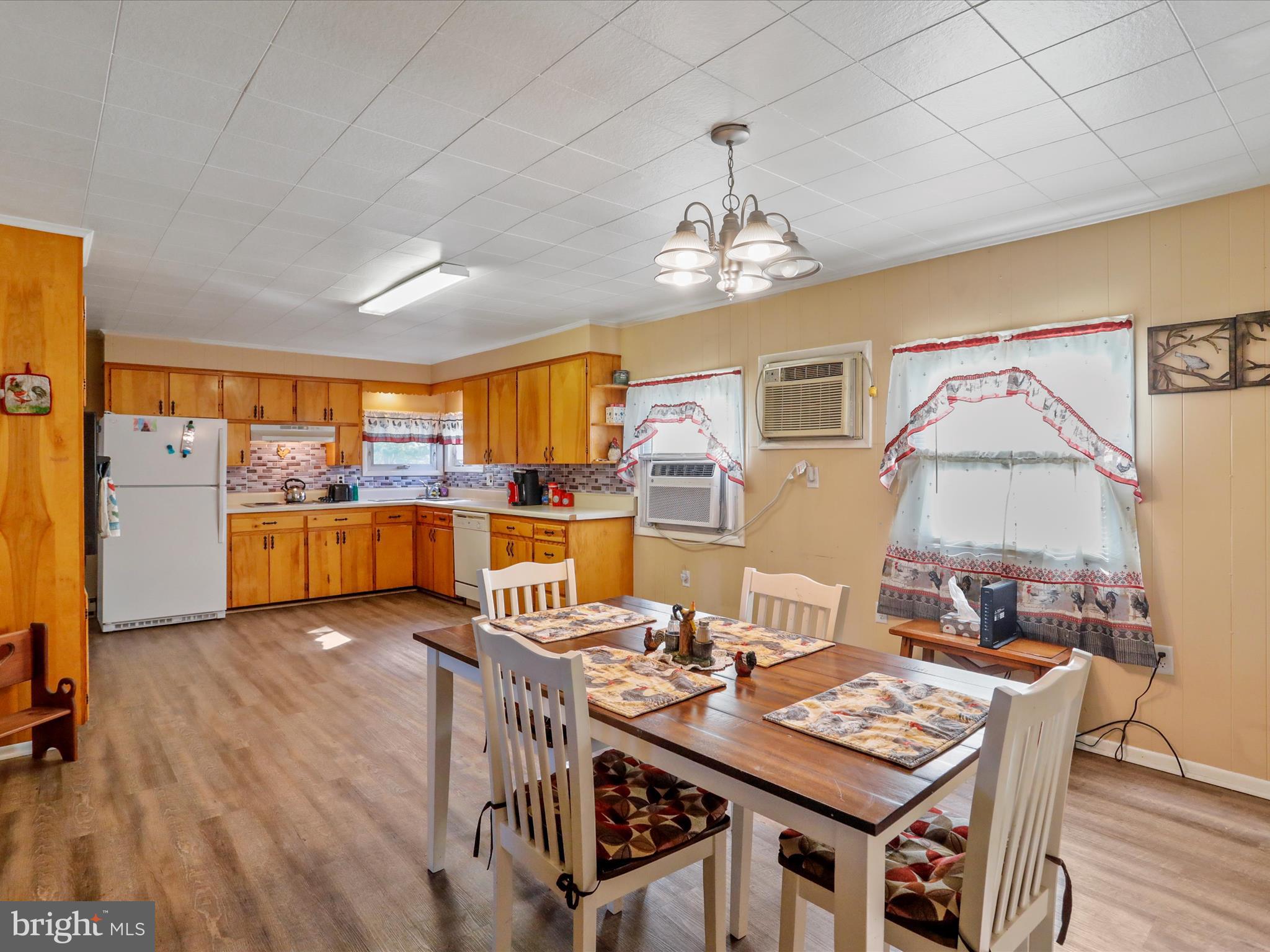 9276 Rabbit Road South Greencastle, PA 17225 - Photo 9 of 33 Spacious kitchen/dining area!