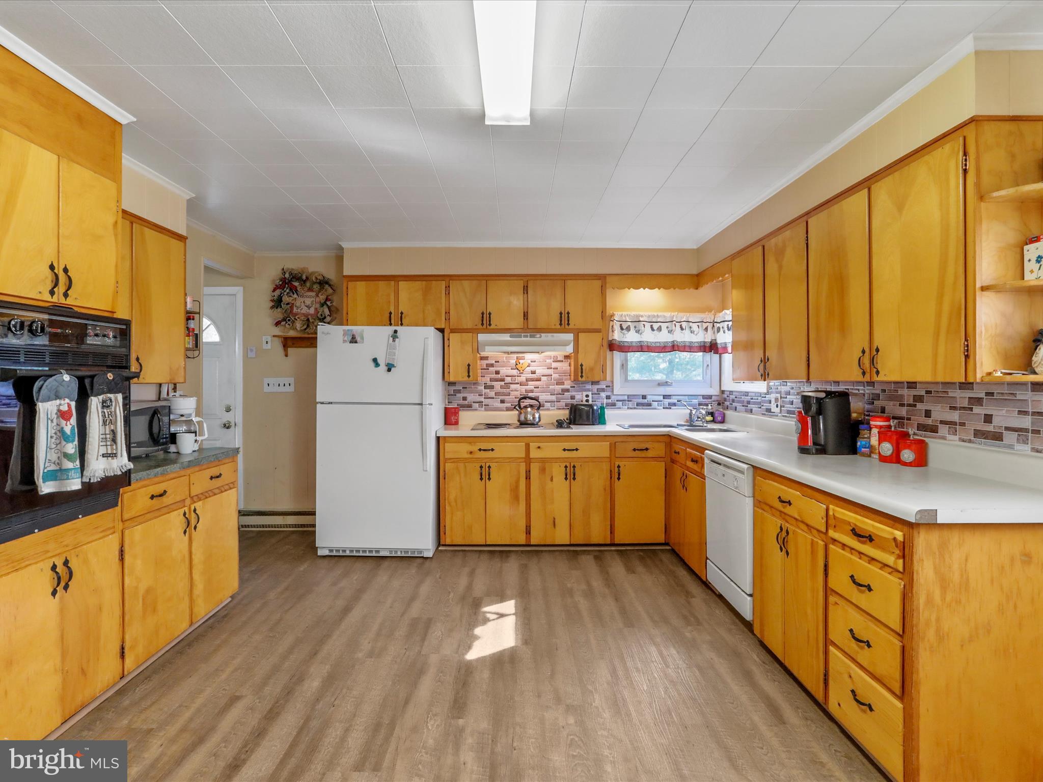 9276 Rabbit Road South Greencastle, PA 17225 - Photo 10 of 33 Look at all those cabinets!