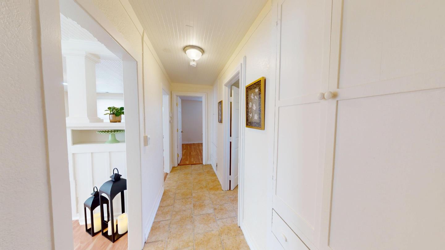 236 West Street Soledad, CA 93960 - Photo 18 of 41 a view of gallery with hallway