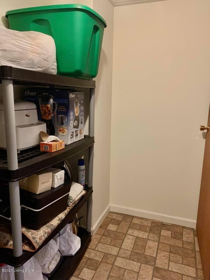 10412 Deering Road Louisville, KY 40272 - Photo 50 of 52 Deeringbsmtcloset2