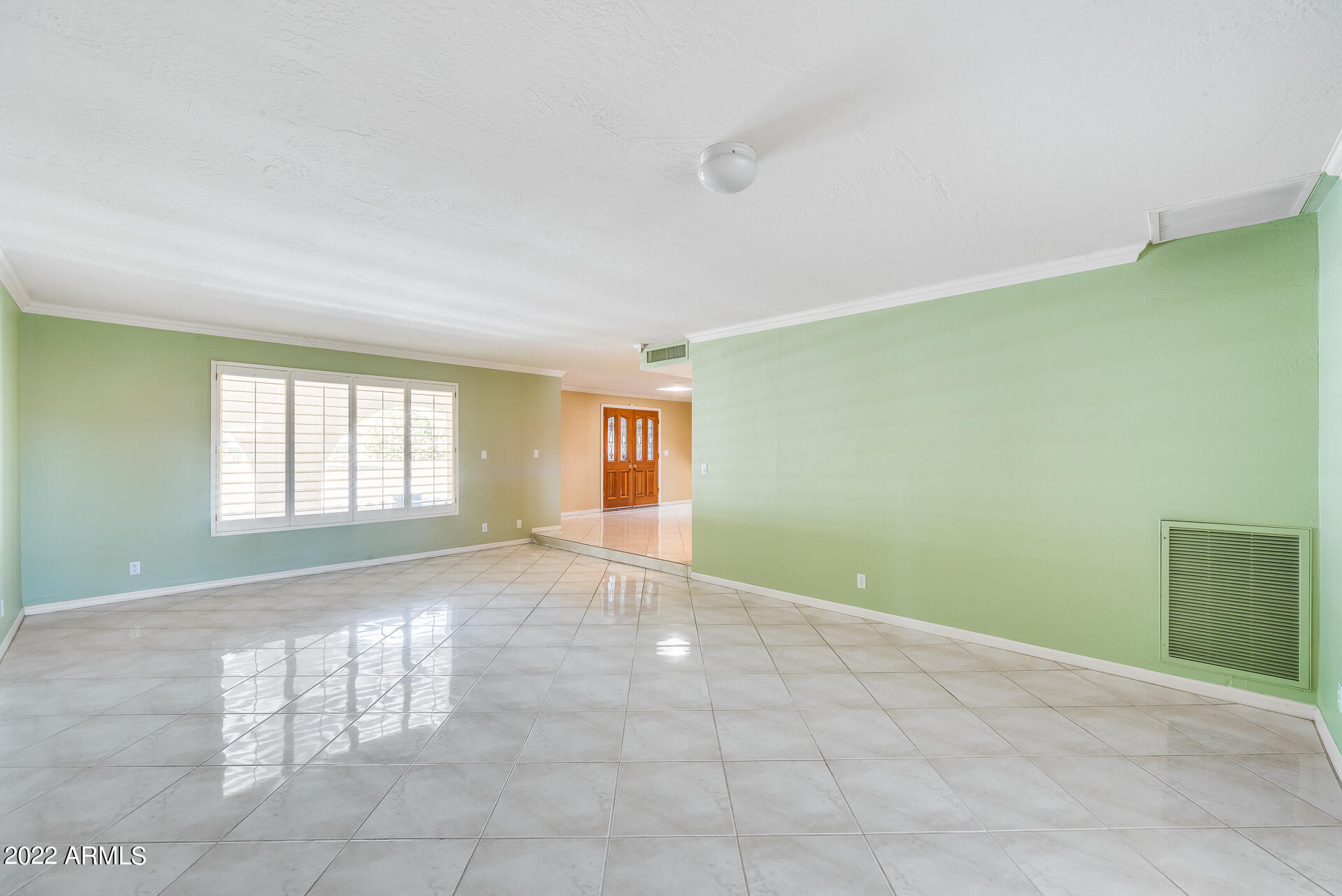 5501 East Camelback Road Phoenix, AZ 85018 - Photo 21 of 53 a view of an empty room with a window