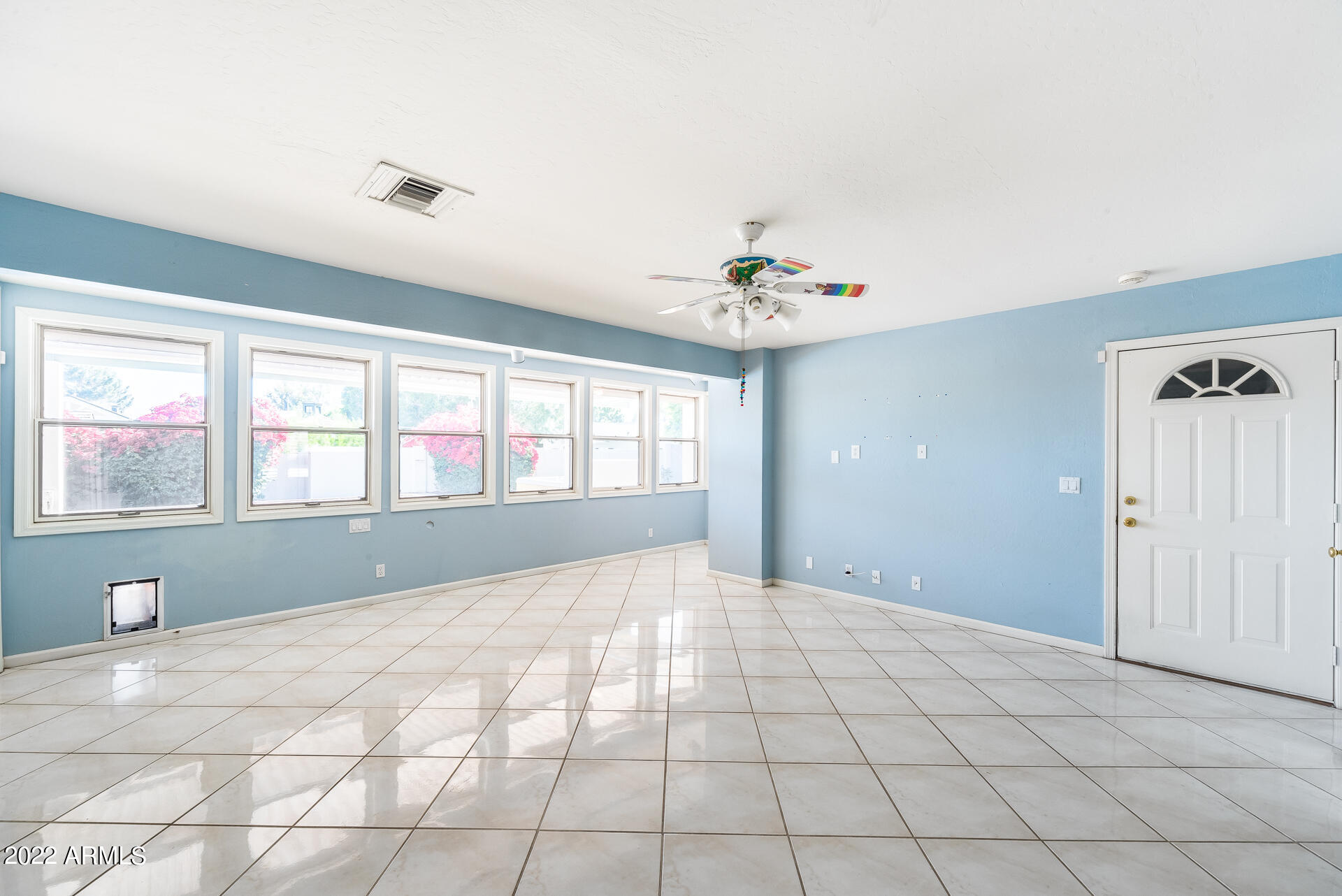 5501 East Camelback Road Phoenix, AZ 85018 - Photo 22 of 53 a view of an empty room with a window