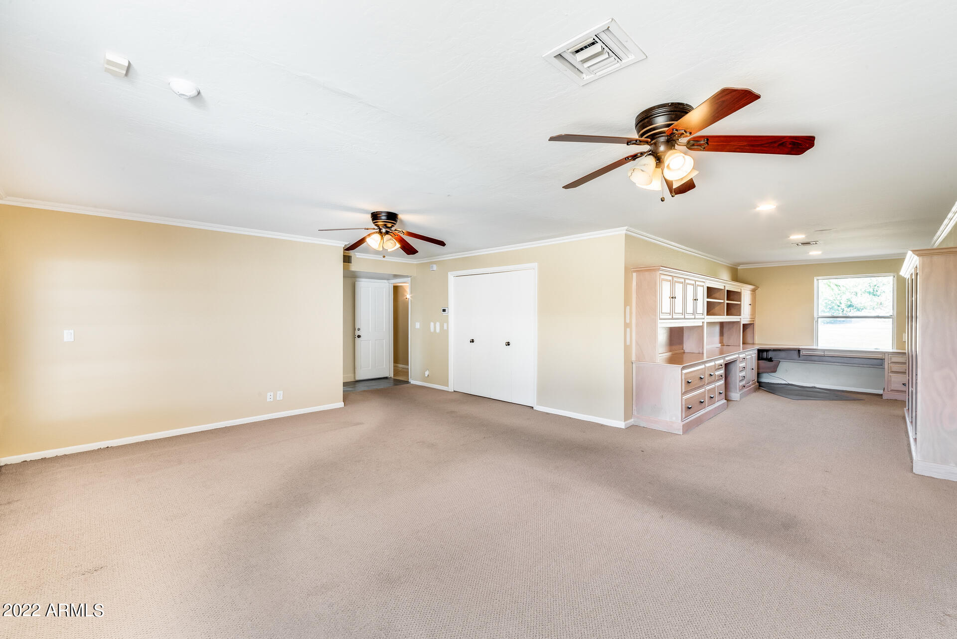 5501 East Camelback Road Phoenix, AZ 85018 - Photo 40 of 53 an empty room with windows and ceiling fan