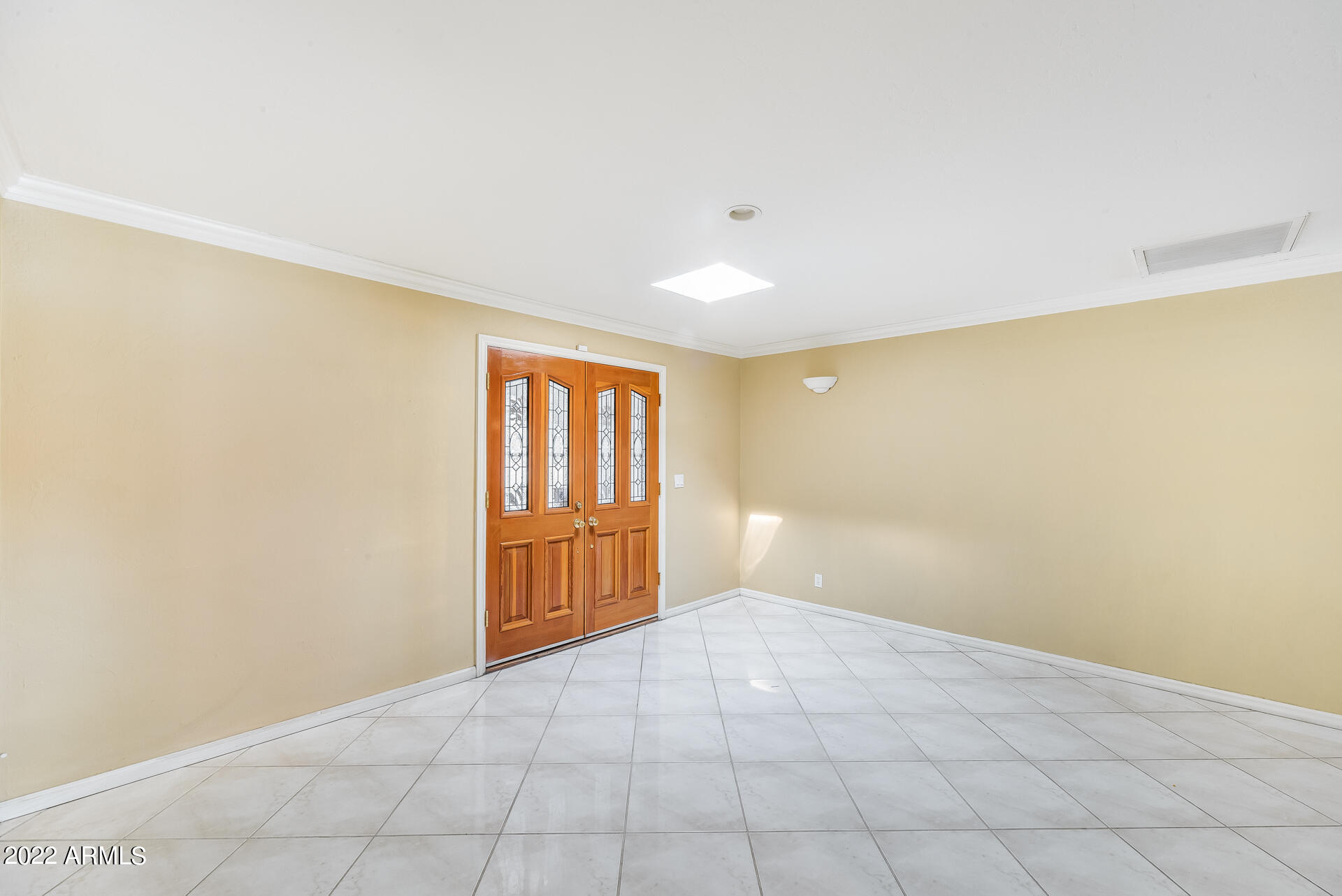 5501 East Camelback Road Phoenix, AZ 85018 - Photo 8 of 53 a view of an empty room with a window