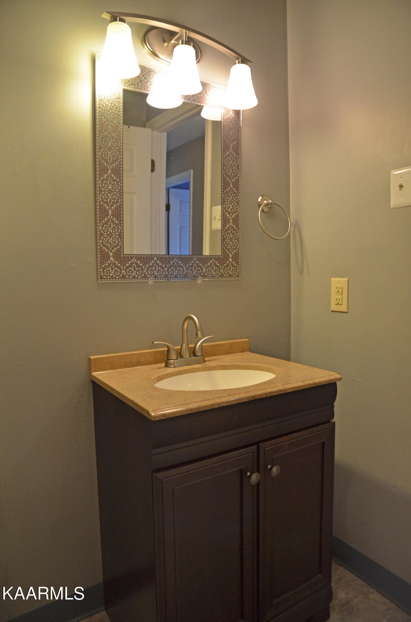 7801 Ashley Road Powell, TN 37849 - Photo 11 of 19 2nd Bathroom