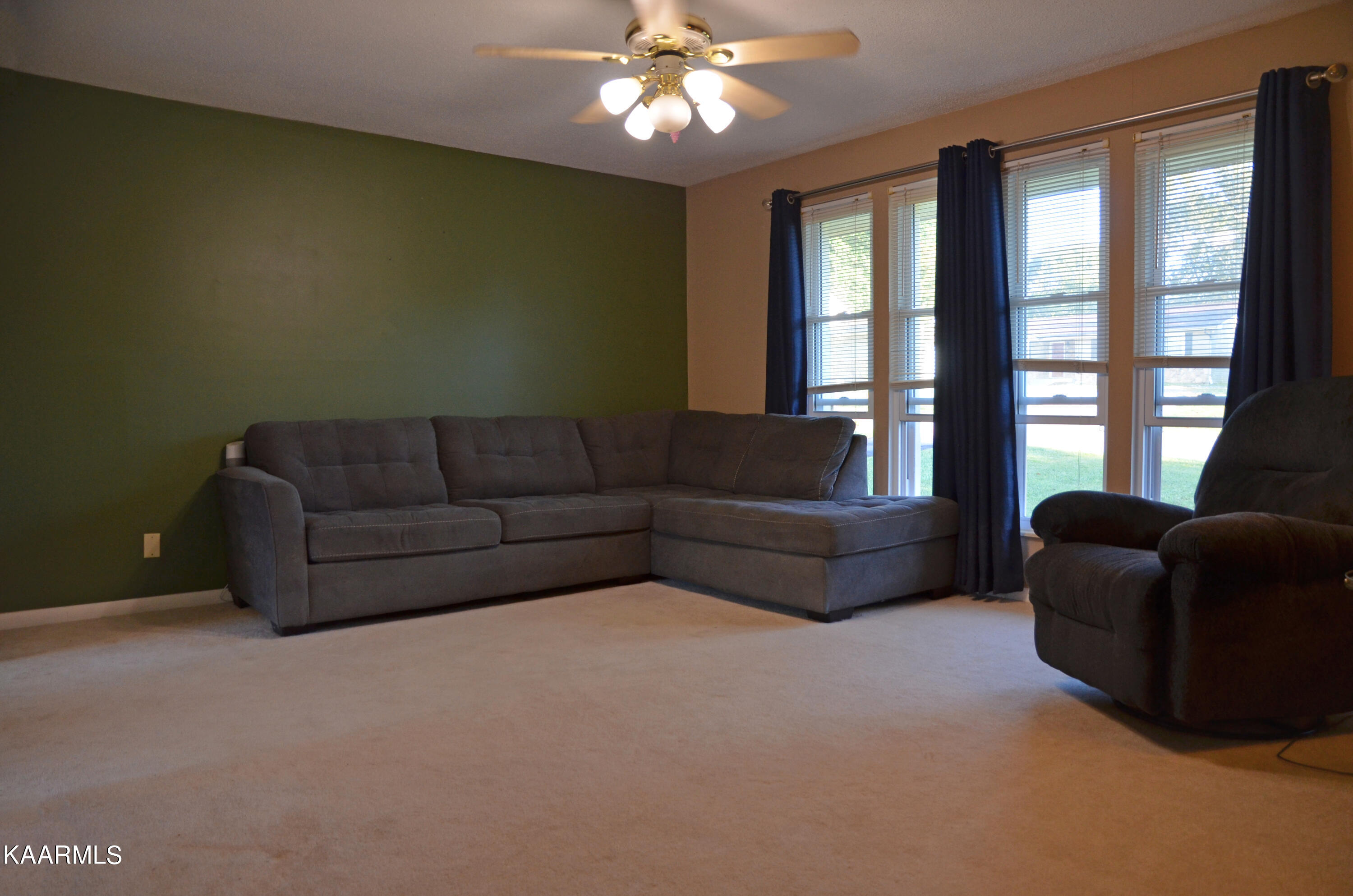 7801 Ashley Road Powell, TN 37849 - Photo 4 of 19 Living Room