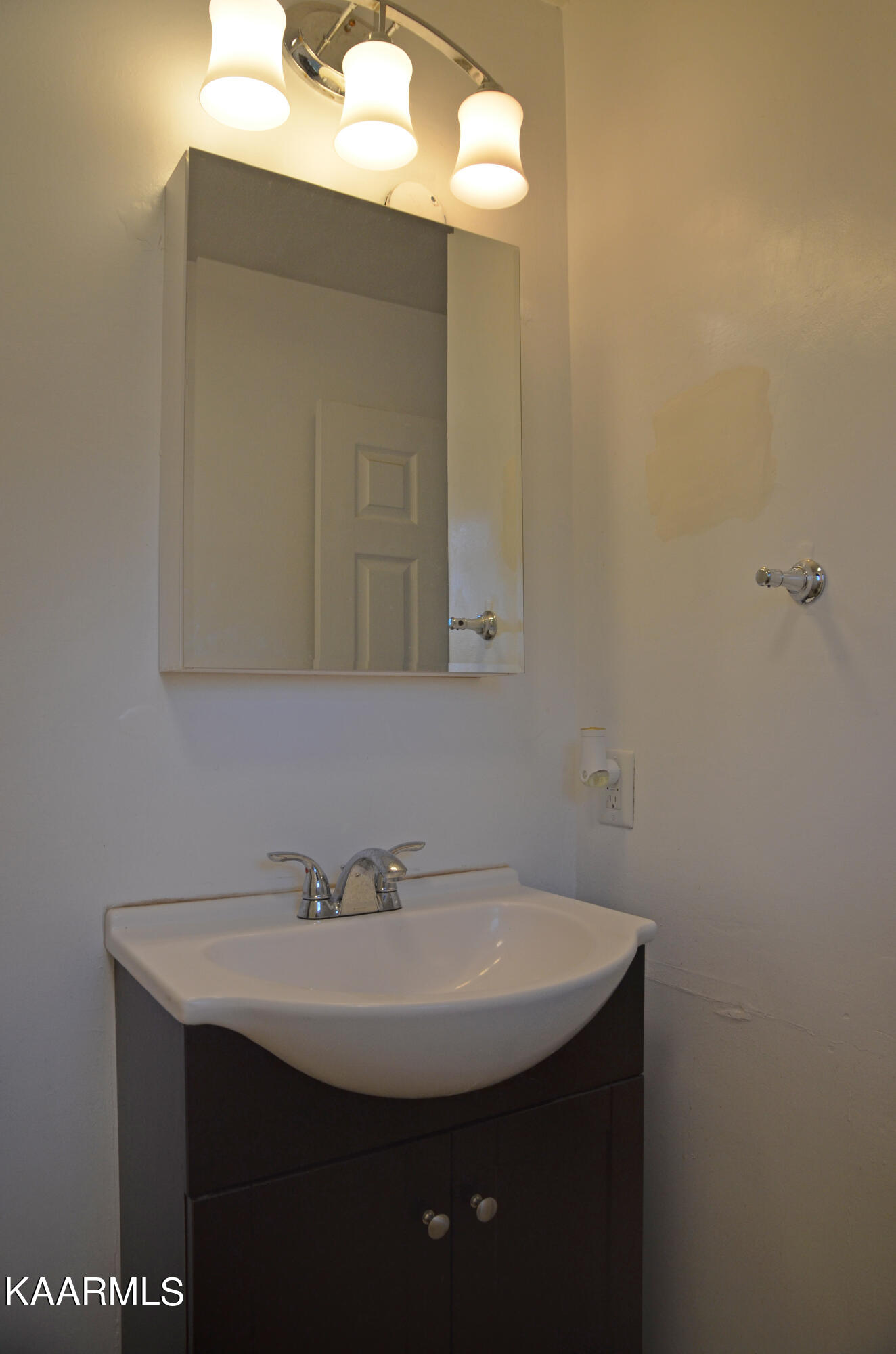 7801 Ashley Road Powell, TN 37849 - Photo 8 of 19 Master Bathroom