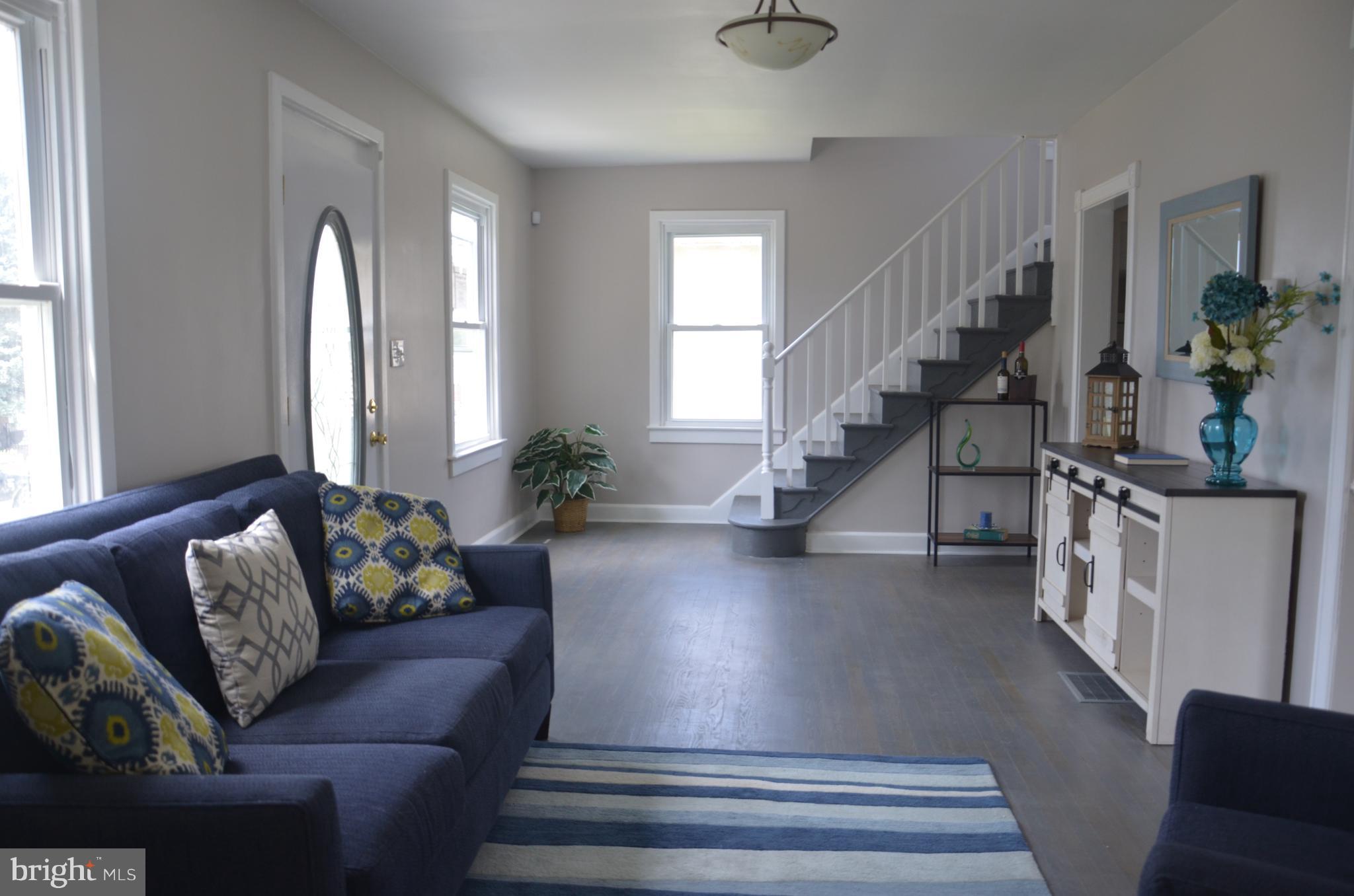 210 West Arundel Road Baltimore, MD 21225 - Photo 2 of 23 Living Room