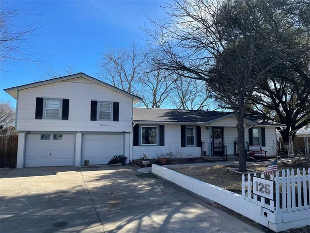 $259,000 | 125 Live Oak Street, Azle, TX 76020