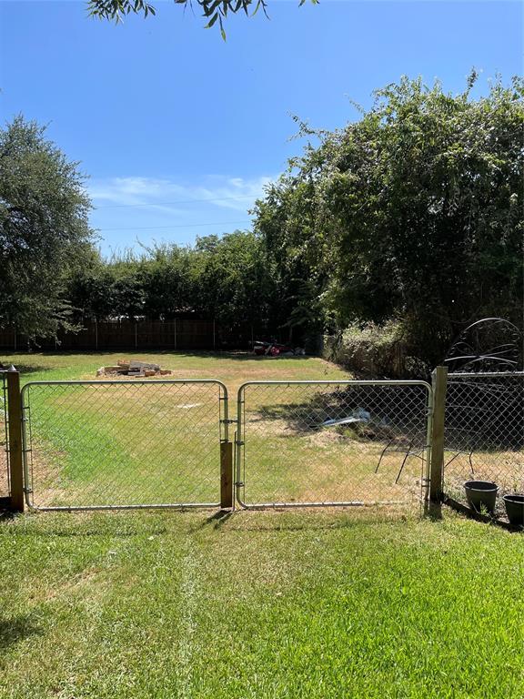 125 Live Oak Street Azle, TX 76020 - Photo 19 of 20 Gate to back yard