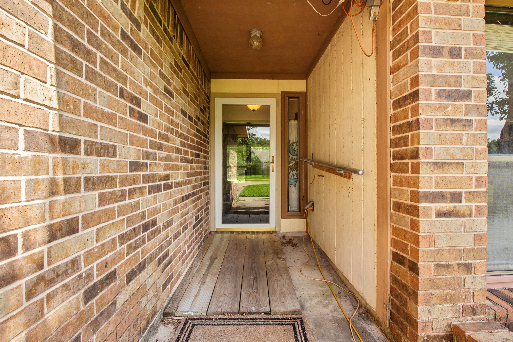 206 Stanford Road Lake Jackson, TX 77566 - Photo 4 of 26 a view of a balcony