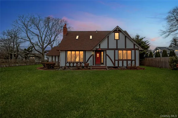 $685,000 | 325 Middle Road, Blue Point, NY 11715