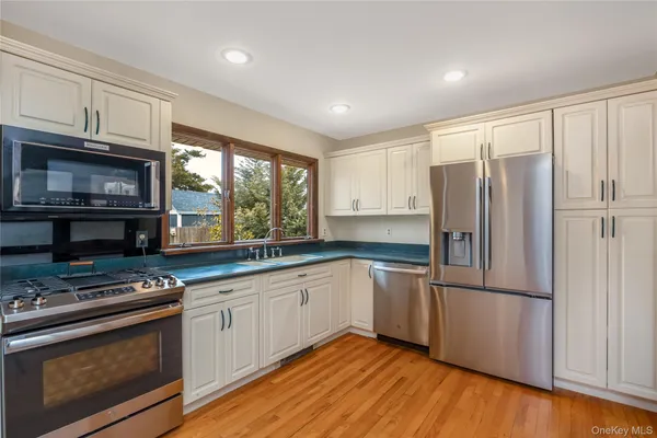 $685,000 | 325 Middle Road, Blue Point, NY 11715