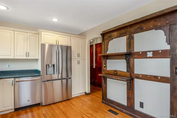 $685,000 | 325 Middle Road, Blue Point, NY 11715