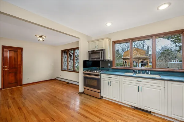 $685,000 | 325 Middle Road, Blue Point, NY 11715