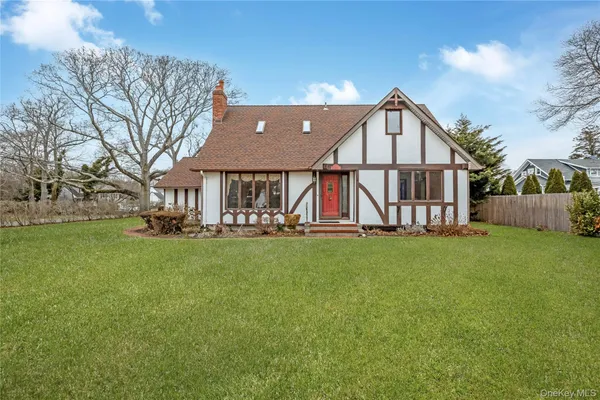 $685,000 | 325 Middle Road, Blue Point, NY 11715