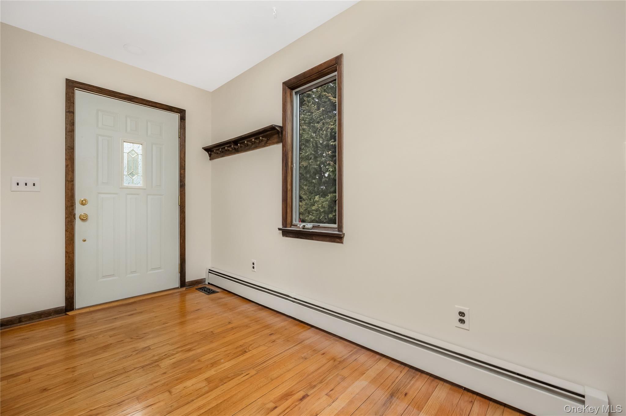 325 Middle Road Blue Point, NY 11715 - Photo 22 of 33