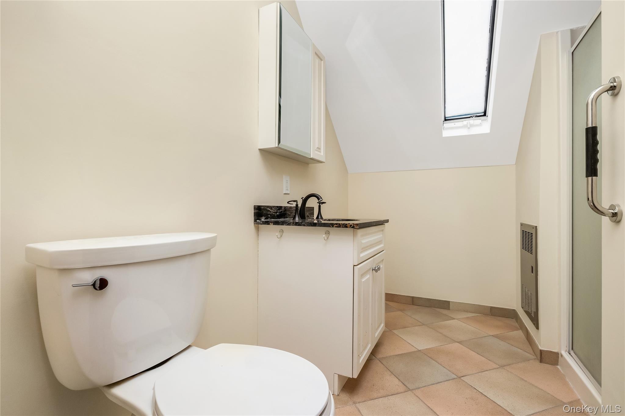 325 Middle Road Blue Point, NY 11715 - Photo 26 of 33